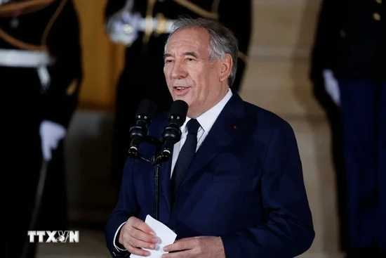 Thủ tướng Pháp Francois Bayrou vượt qua bỏ phiếu bất tín nhiệm