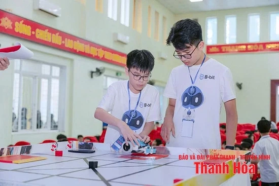 Sôi động các lớp học công nghệ dành cho học sinh