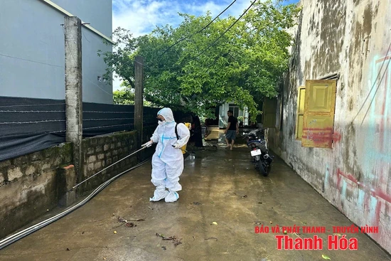 Ngành y tế tăng cường công tác vệ sinh môi trường, phòng chống dịch bệnh sau mưa bão