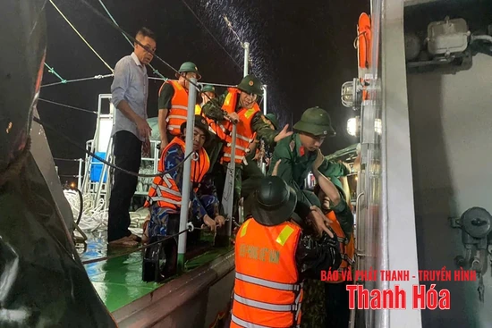 Kịp thời đưa quân nhân đau ruột thừa từ Đảo Mê vào đất liền cấp cứu ngay trong đêm