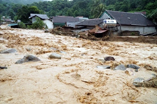 Thủ tướng yêu cầu nhanh chóng khắc phục hậu quả bão số 3 và mưa lũ