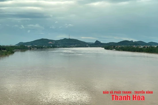 Triển khai công tác đảm bảo an toàn đê điều ứng phó với lũ trên sông Mã
