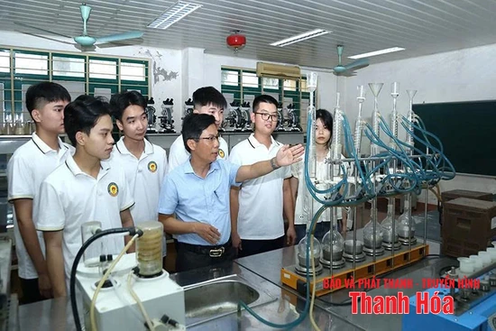 Phát huy vai trò công tác tuyên giáo và dân vận trong đột phá phát triển khoa học, công nghệ, đổi mới sáng tạo và chuyển đổi số quốc gia