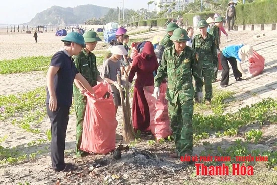 Phường Tĩnh Gia ra quân tổng vệ sinh môi trường tại Khu Du lịch biển Hải Hoà