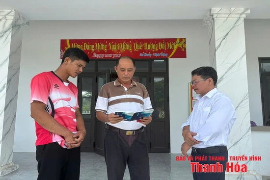 Người gắn kết tình làng, nghĩa xóm