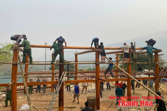 Chung tay xóa nhà tạm, nhà dột nát cho đồng bào khu vực biên giới
