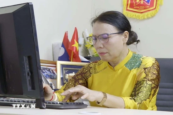 Người nối dài mạch chảy tiếng Việt nơi đất Lào