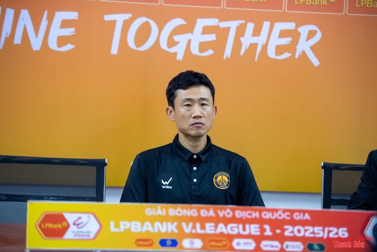 HLV Đông Á Thanh Hóa: “Lần đầu tiên trong sự nghiệp tôi để thua 4 bàn”
