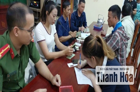 Xã biên giới Trung Lý trao quà Tết Độc lập cho bà con Nhân dân