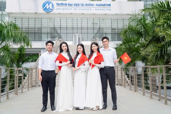 Hàng loạt trường đại học tặng mỗi sinh viên 100.000 đồng dịp Quốc khánh 2/9