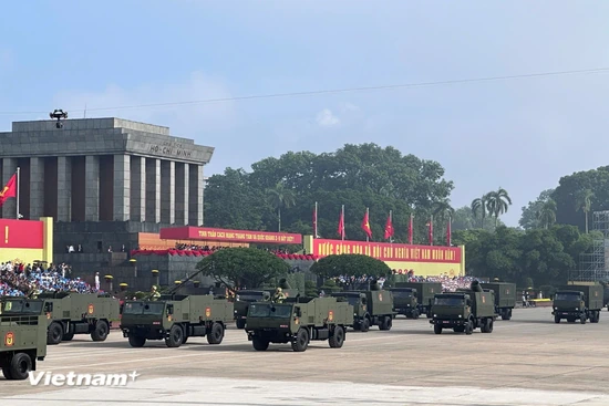 Màn mãn nhãn với dàn khí tài xe bánh lốp đặc chủng trong đoàn diễu binh