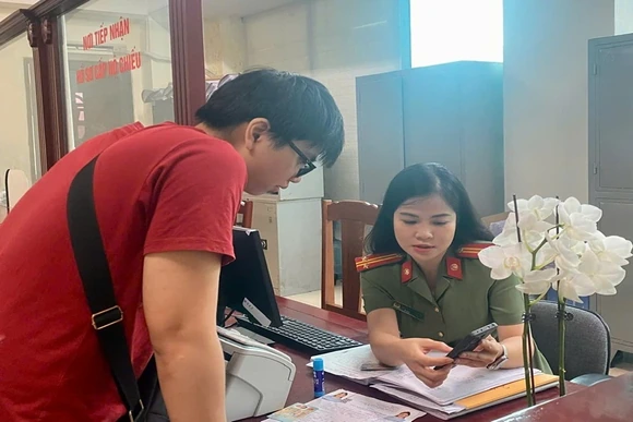 Cảnh giác với thủ đoạn lừa đảo nhận hộ chiếu qua đường bưu chính